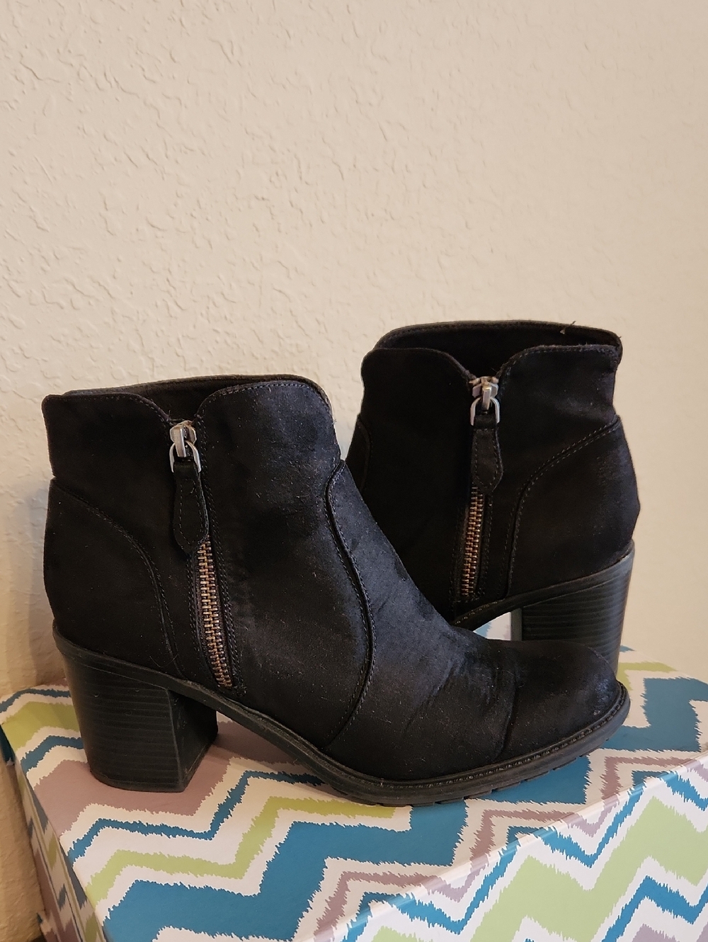 Natural Reflections Black Side-Zip Block Heel Ankle Booties